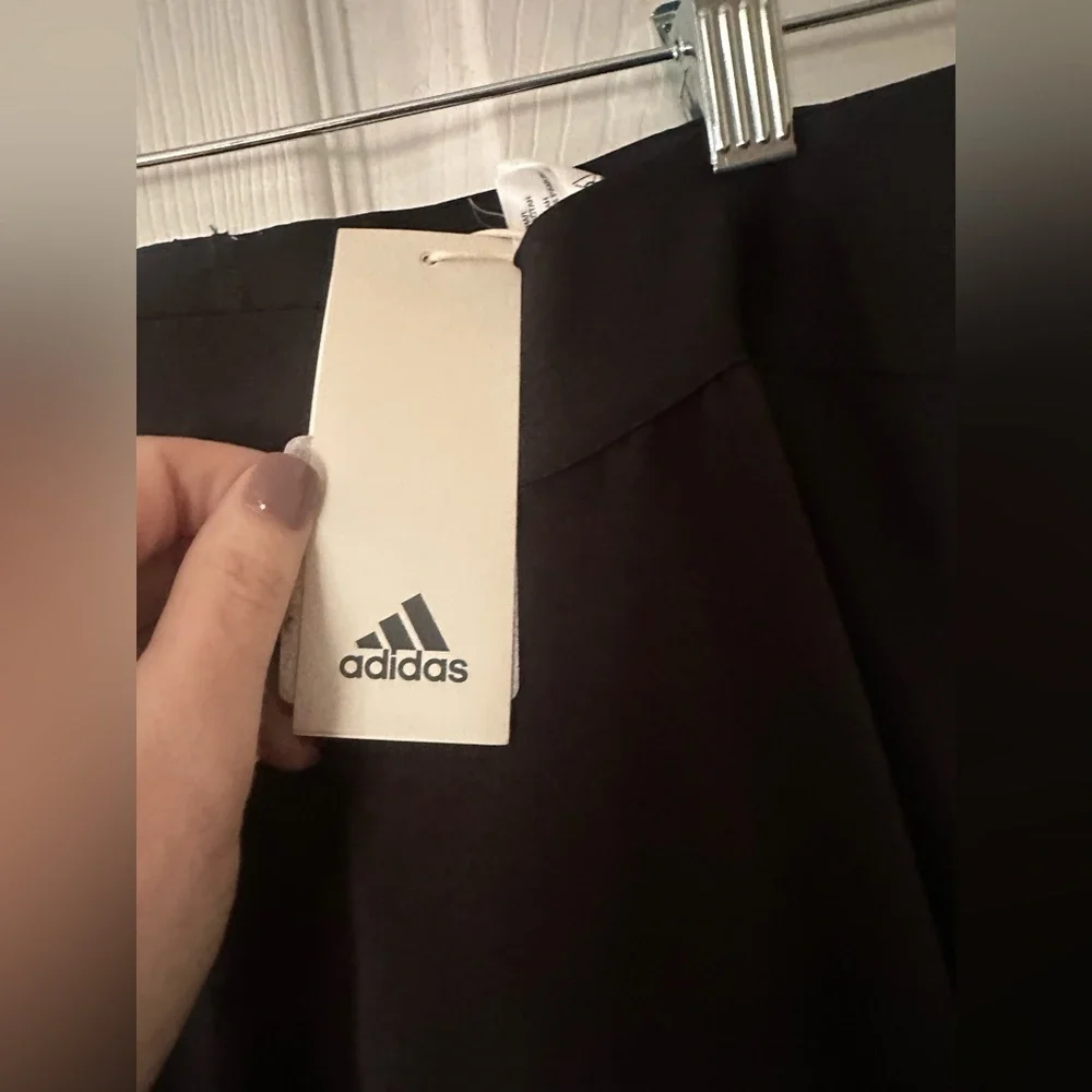 NWT! Classic 3 Stripe Adidas legging in Medium! - Picture 5 of 5